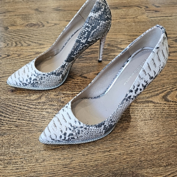 Bcbg generation. Snakeskin Pattern Heels - Picture 6 of 7